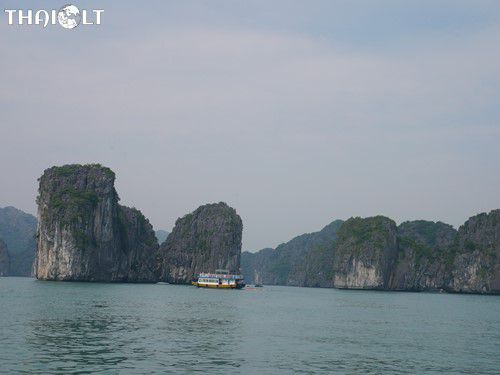 การเดินทางจากฮานอย (Hanoi) ไปยังฮาลองเบย์ (Halong Bay) การเดินทางจากฮานอย (Hanoi) ไปยังฮาลองเบย์ (Halong Bay)