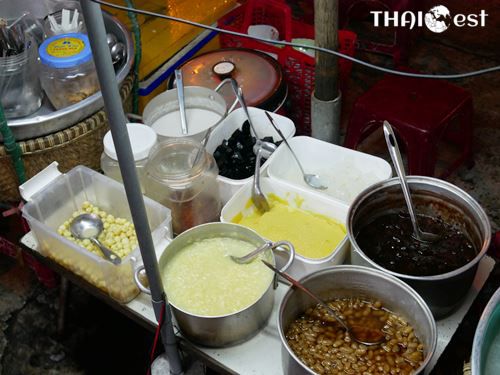 เพลิดเพลินกับชาหรือกาแฟที่ร้านคาเฟ่